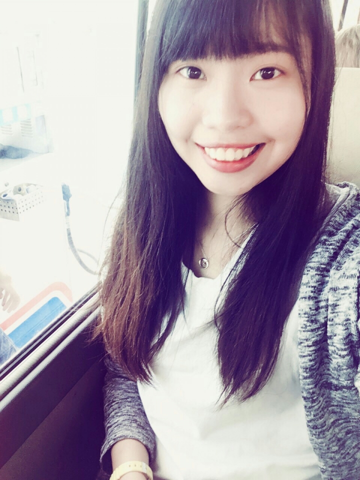 可否麻煩各位神人 幫我朋友  放在合照男生旁邊!!~(取代裡面那位合照女生)