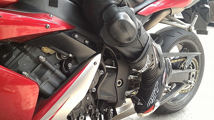 [開箱]RST TRACTECH EVO之都是洞的長車靴