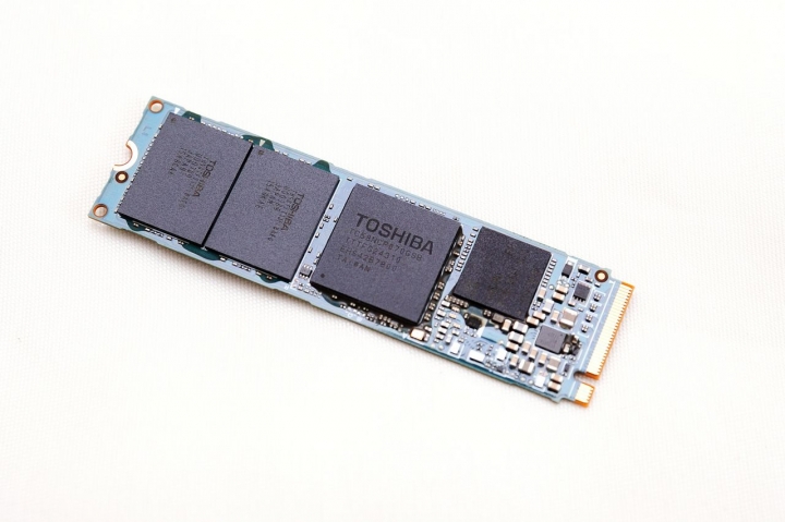 擁抱 NVMe 新世代，Toshiba OCZ RD400 1TB SSD 開箱測試