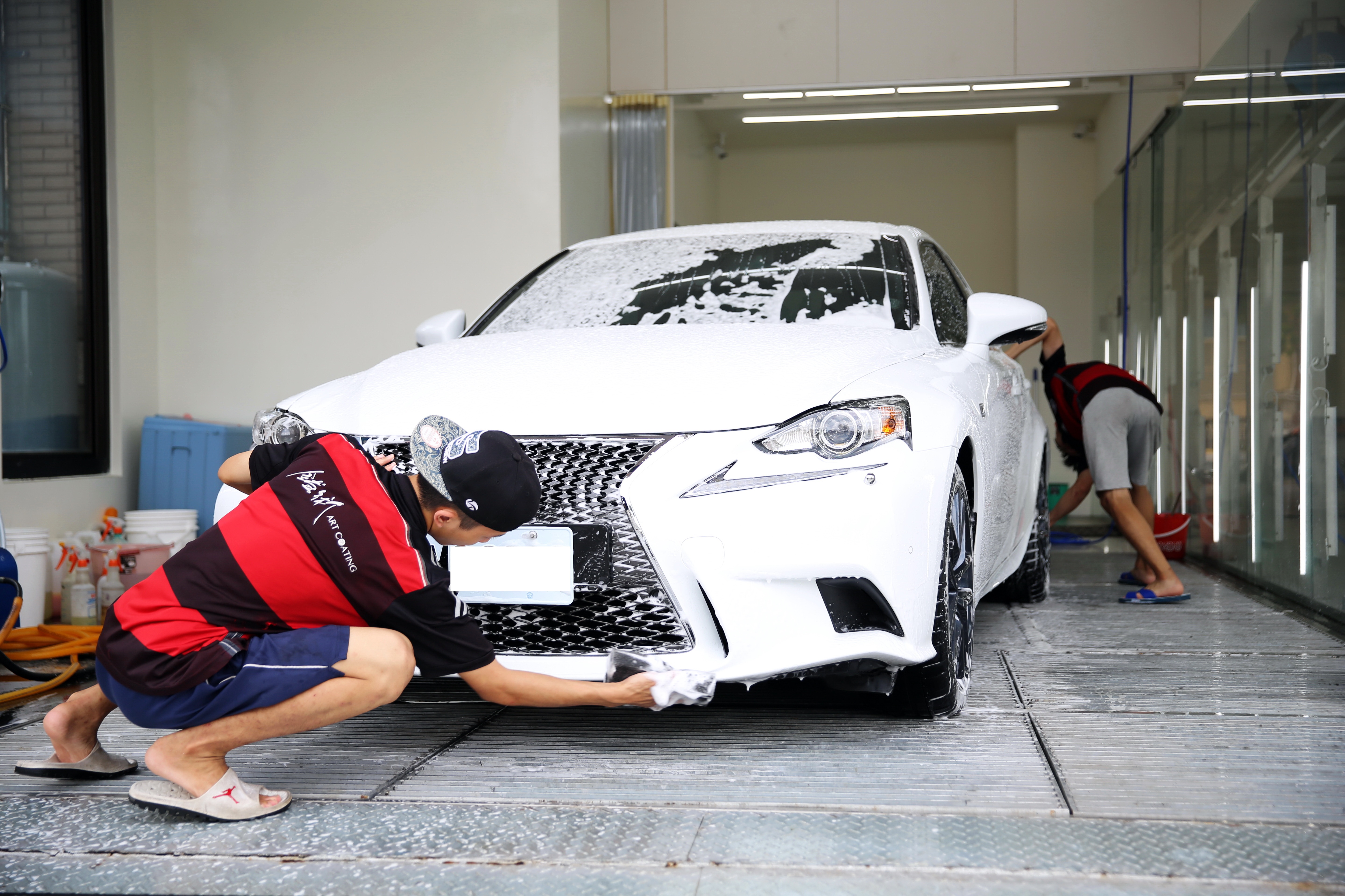 一台能靜能動陪我上山下海體驗人生的好車" IS300h F Sport " 之三萬多公里心得文！