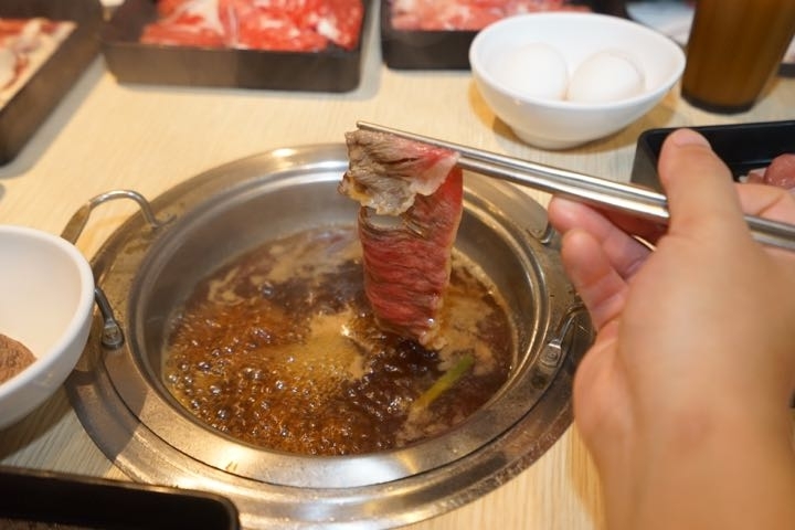 〔食〕【台南吃到飽】二鍋壽喜燒／涮涮鍋吃到飽｜Focus樓上。就是要大口吃肉吃到飽！