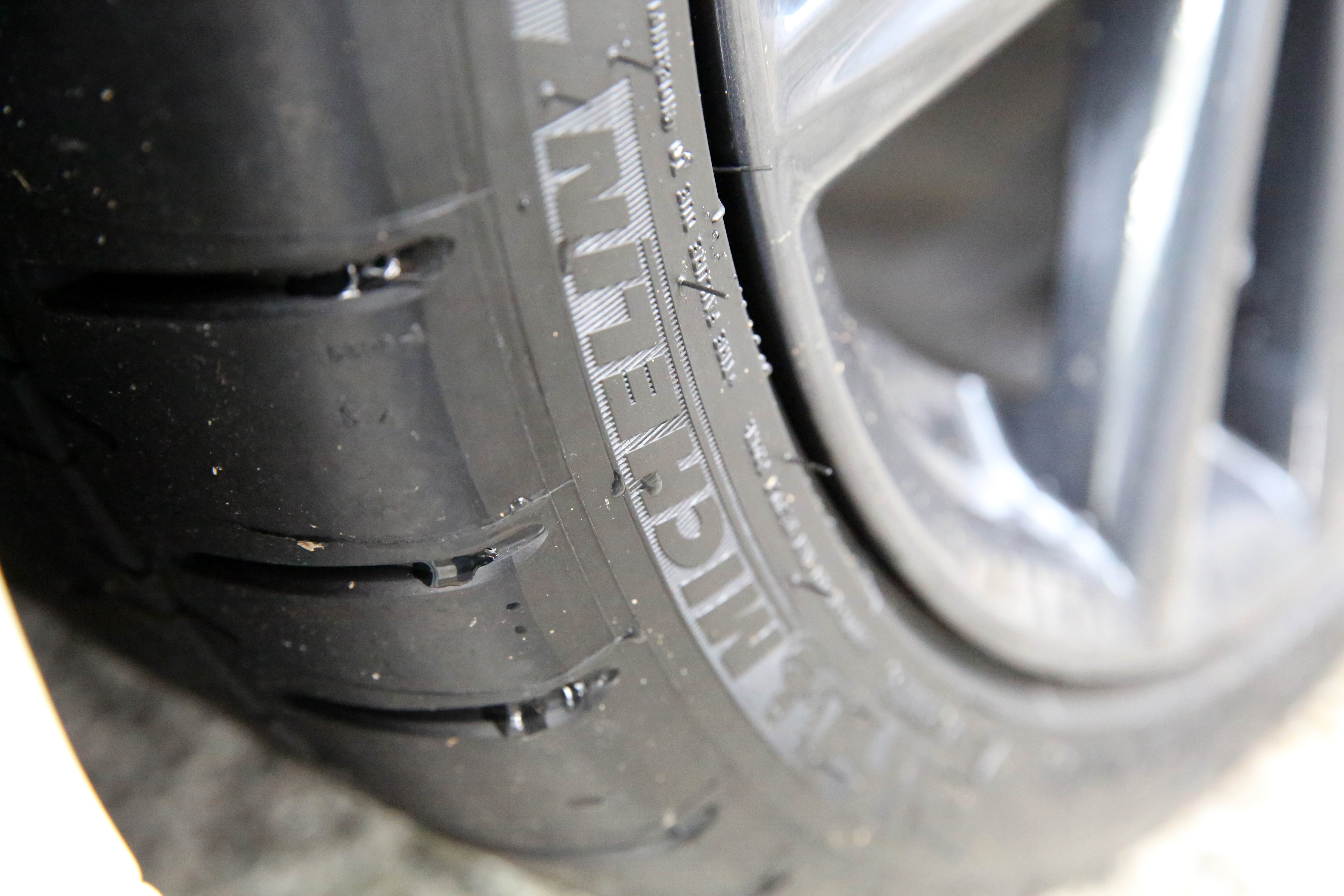 一台能靜能動陪我上山下海體驗人生的好車" IS300h F Sport " 之三萬多公里心得文！