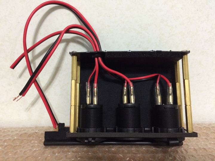 Volvo 940陸地坦克裝備升級Part 5：電裝整合[點菸器+雙USB車充+電壓表]