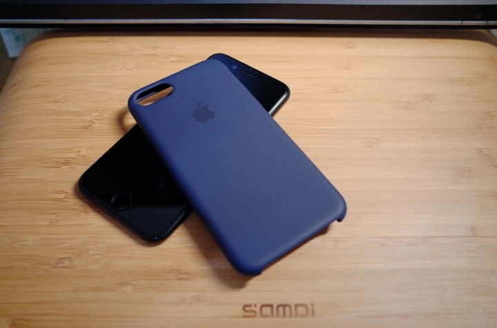 iPhone 7 SGP & 原廠矽膠護套 - 開箱分享