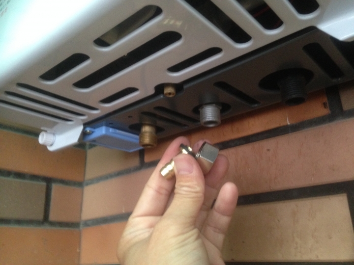 屋外型熱水器快速更換