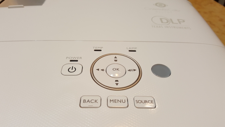 BenQ W2000 側投導演機使用心得分享