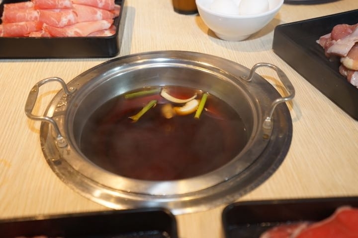 〔食〕【台南吃到飽】二鍋壽喜燒／涮涮鍋吃到飽｜Focus樓上。就是要大口吃肉吃到飽！