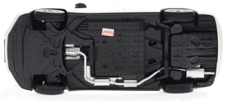 紀念第一部新車的1:18廣汽鋒範CITY模型車