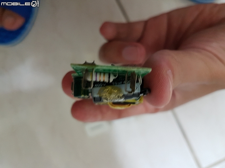 網拍的三星原廠充電器拆解