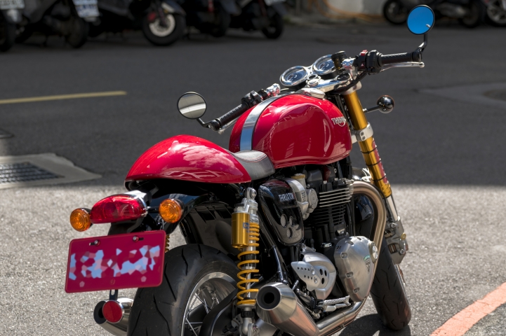 TRIUMPH THRUXTON R 新手駕駛