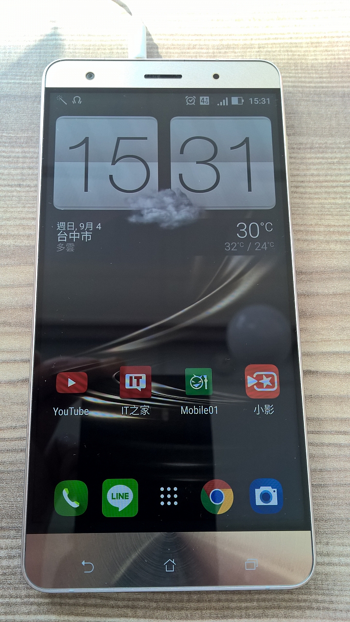 變身HTC Sense的ZenFone 3 Delux