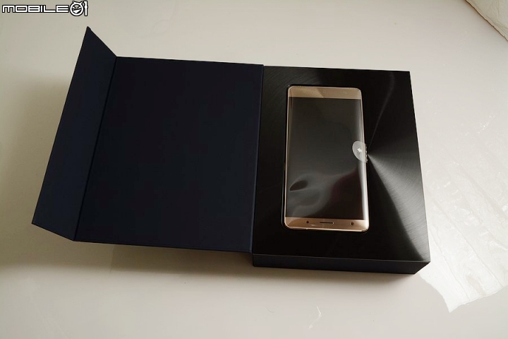 [開箱分享] 最頂級S821處理器手機─ZenFone 3 Deluxe ZS570KL、6G/256G閃耀金