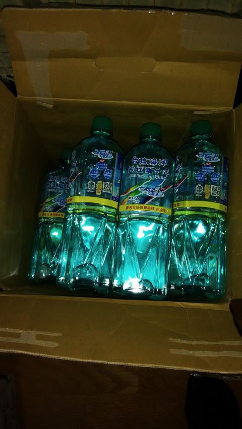 簡訊團購飲用水1箱，結帳後才告知......己經拆開上架2瓶....