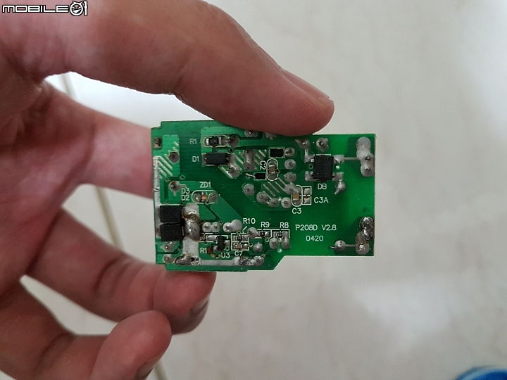 網拍的三星原廠充電器拆解