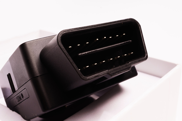 4G版本OBD-II智慧連網車輛診斷儀讀取裝置開箱