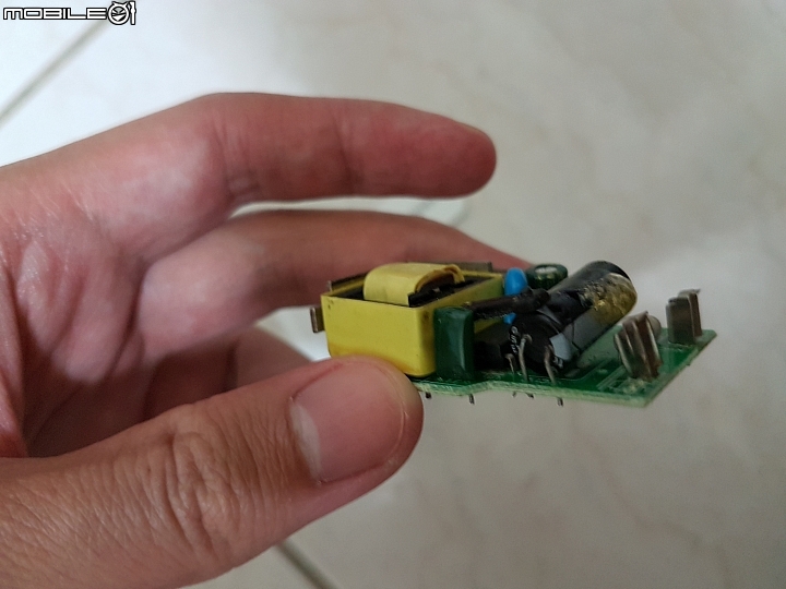 網拍的三星原廠充電器拆解
