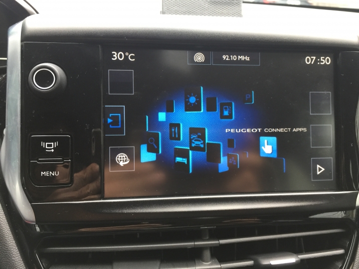 Peugeot 208 with apple car play測試報告