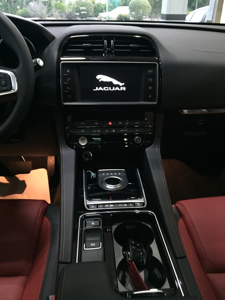 Jaguar F-PACE R-sport賞車