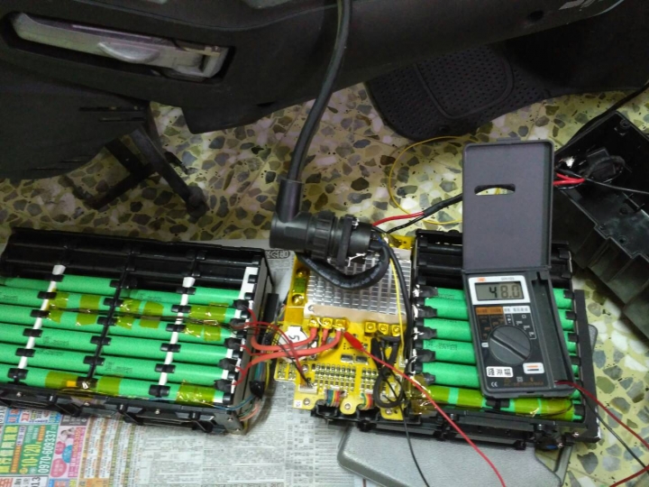 三陽電動機車 E-WOO 電池改接(用副廠充電器)