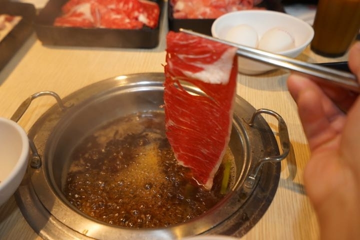 〔食〕【台南吃到飽】二鍋壽喜燒／涮涮鍋吃到飽｜Focus樓上。就是要大口吃肉吃到飽！