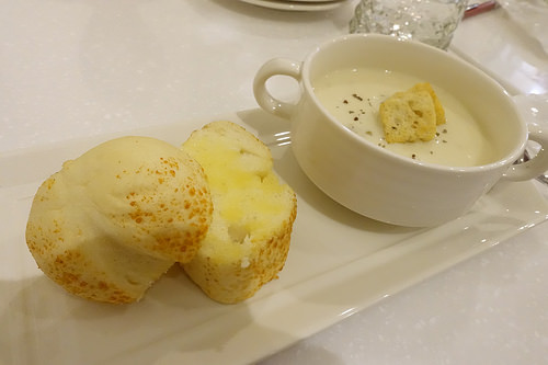 【食記】板橋新埔站。OyamiCaf'e(新埔店)~超夢幻下午茶餐廳
