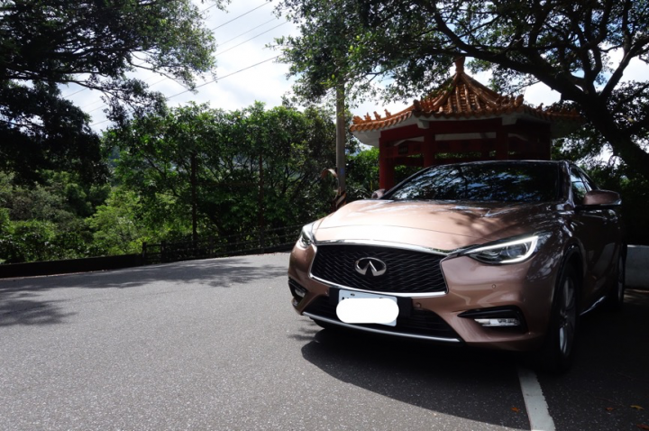 男人的浪漫~~~~Q30香檳金出遊囉！