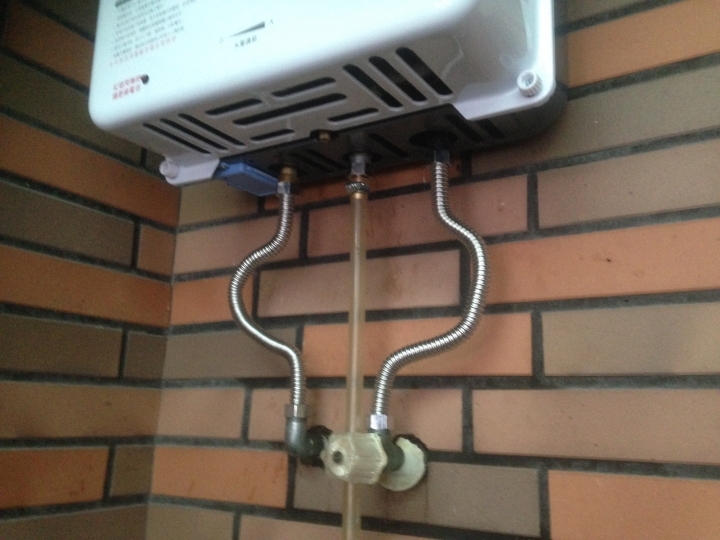 屋外型熱水器快速更換