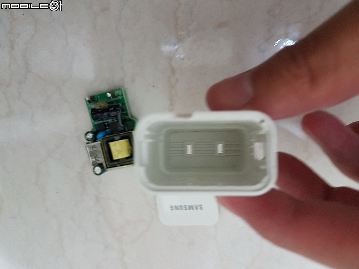 網拍的三星原廠充電器拆解