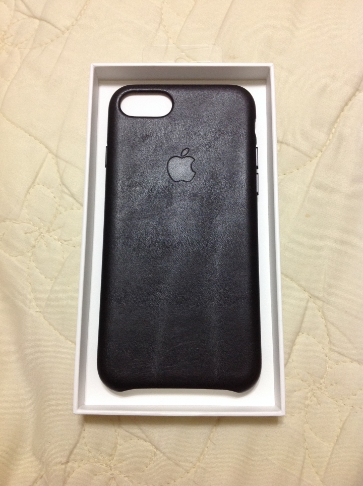 iPhone 7原廠皮套有皺摺痕跡