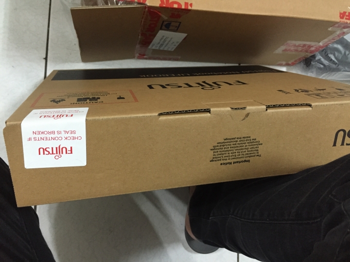Fujitsu AH556 (小白的反撲)開箱文