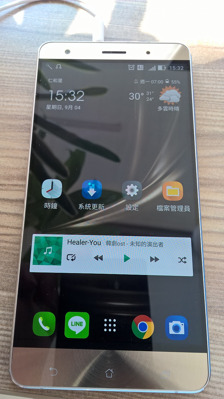 變身HTC Sense的ZenFone 3 Delux