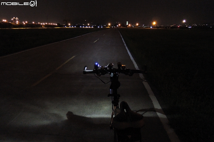 手邊幾隻自行車燈的比較(Benex 3170-R，Dosun AF500、SF300、S2，Roxim X4)