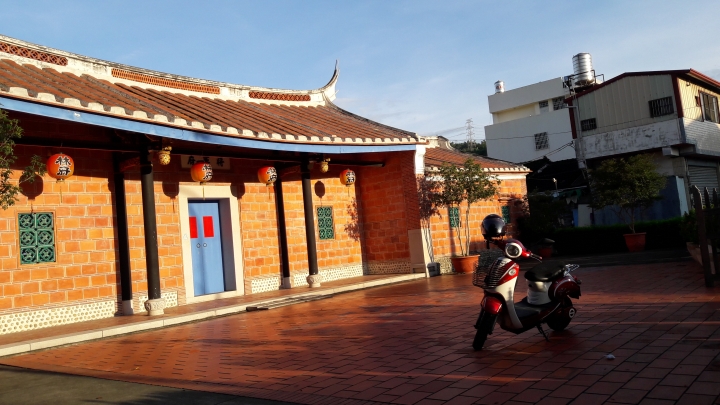 小紅電自帶著我去旅行