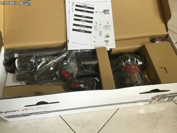 [開箱]日本Dyson V8 fluffy+ 購買心得與簡易開箱