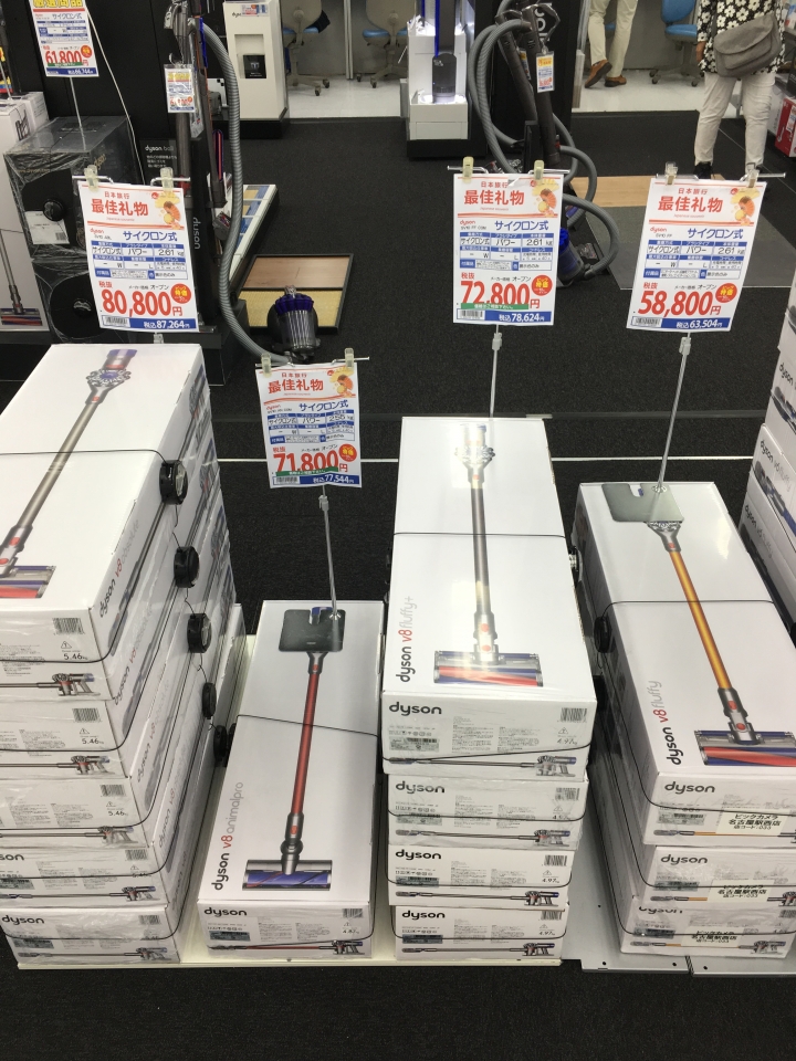[開箱]日本Dyson V8 fluffy+ 購買心得與簡易開箱