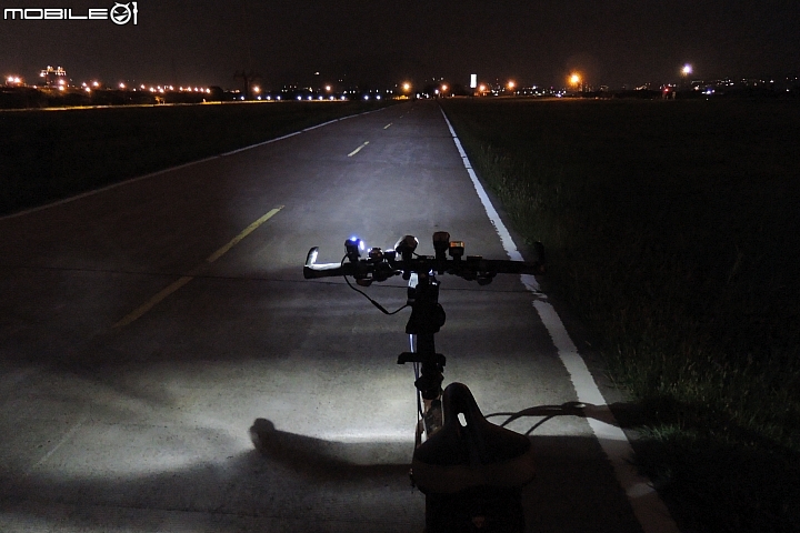 手邊幾隻自行車燈的比較(Benex 3170-R，Dosun AF500、SF300、S2，Roxim X4)