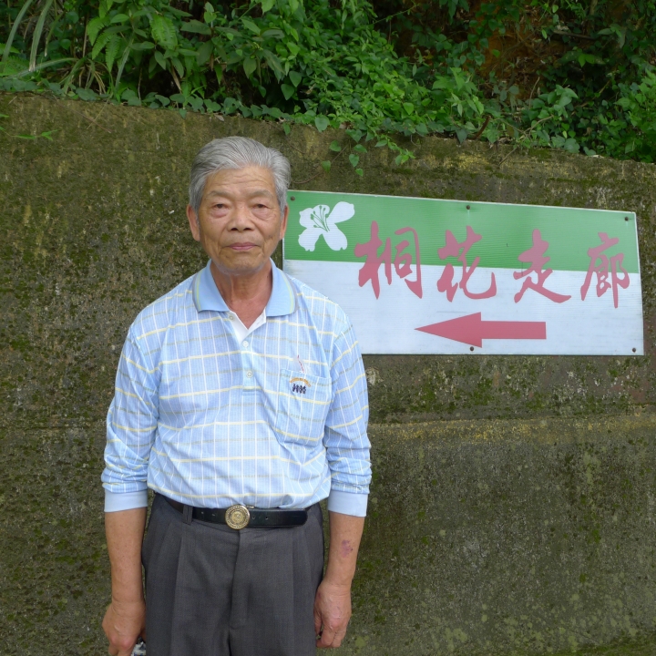 請神人幫忙修圖 ....謝謝