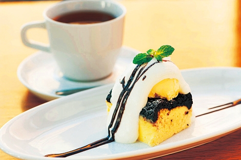 坐在窗邊的座位 放眼望去便是東京的街道―MERCER CAFE TERRACE HOUSE