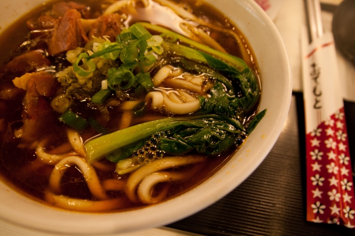 【美食。食記】桃園 桃園機場 湯頭濃厚，思鄉情濃 沾美餐廳牛肉麵