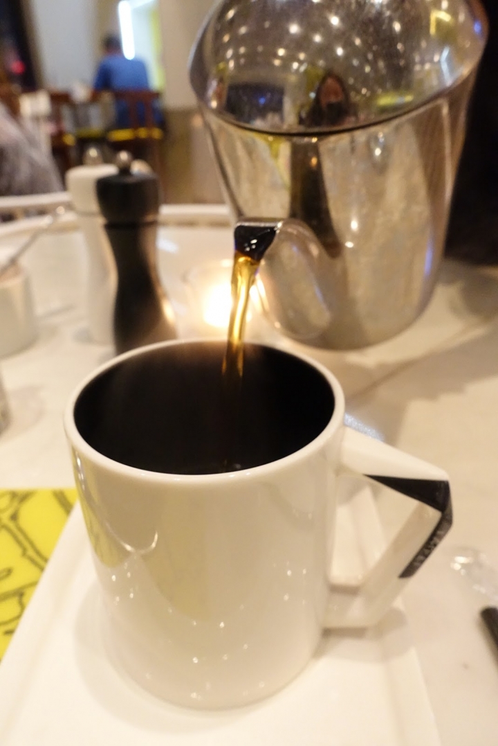 [食記] W Hotel。The Kitchen Table 西餐廳。信義區裡的時尚Buffet--周日菜色!