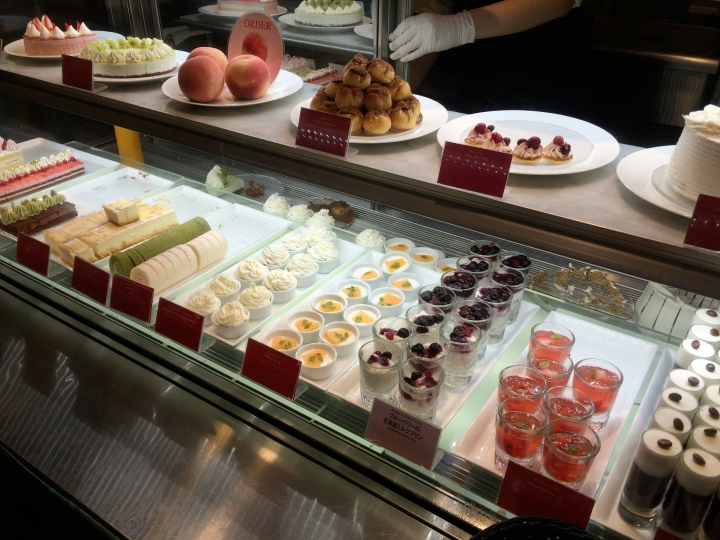 【食記。美食】東京 池袋 甜點好味，漢堡多汁 持續進步的餐廳 BITTERSWEETS BUFFET 吃到飽 蛋糕 洋食