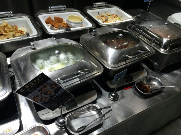 【食記。美食】東京 池袋 甜點好味，漢堡多汁 持續進步的餐廳 BITTERSWEETS BUFFET 吃到飽 蛋糕 洋食