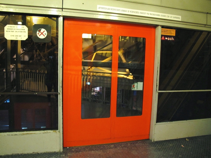 【Paris．走跳】登上艾菲爾鐵塔_不畏冬夜冷風也要看到的巴黎絕美夜景