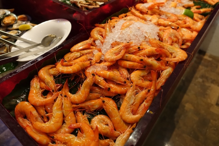 [食記] W Hotel。The Kitchen Table 西餐廳。信義區裡的時尚Buffet--周日菜色!