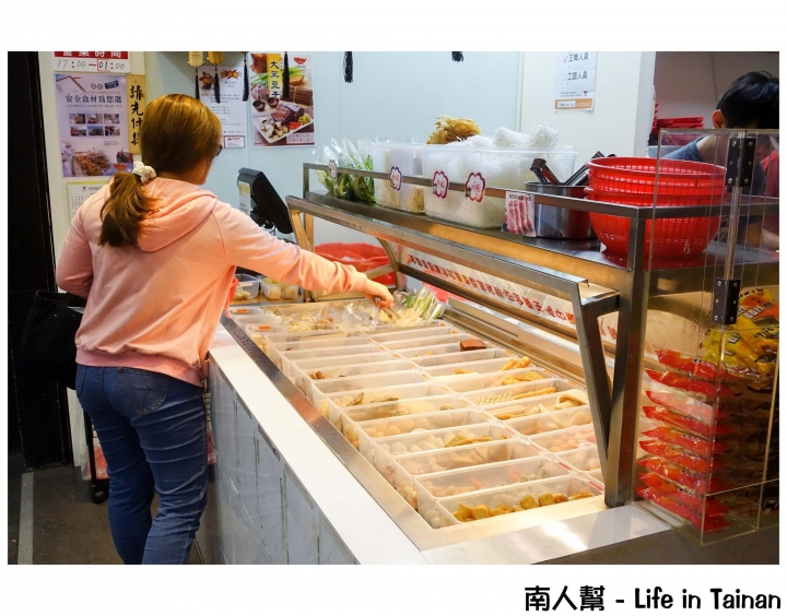 【台南南區-美食】滷味│麵食│飲品│~丐幫滷味台南金華分舵