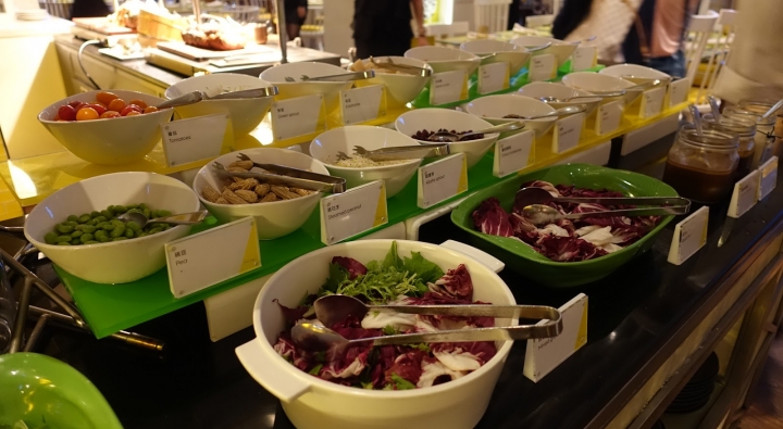 [食記] W Hotel。The Kitchen Table 西餐廳。信義區裡的時尚Buffet--周日菜色!