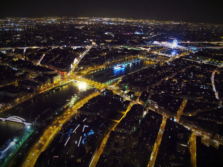 【Paris．走跳】登上艾菲爾鐵塔_不畏冬夜冷風也要看到的巴黎絕美夜景