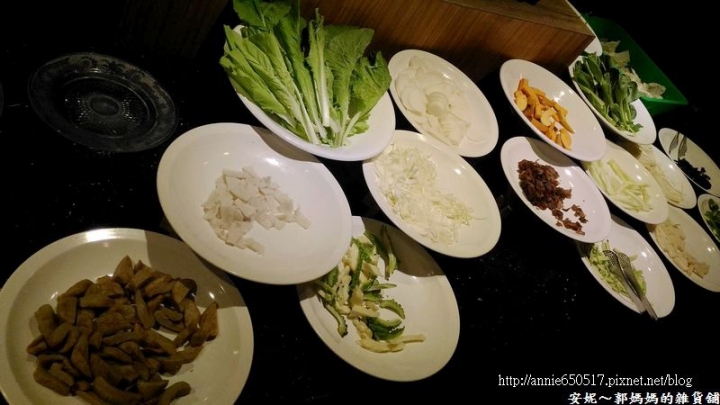 (((高雄食記)))楠梓區鬥牛士二鍋個人壽喜燒涮涮鍋吃到飽，高雄大學學區，壽星有優惠，學生族群最愛