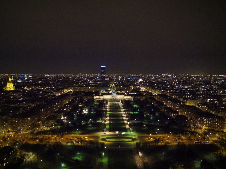 【Paris．走跳】登上艾菲爾鐵塔_不畏冬夜冷風也要看到的巴黎絕美夜景