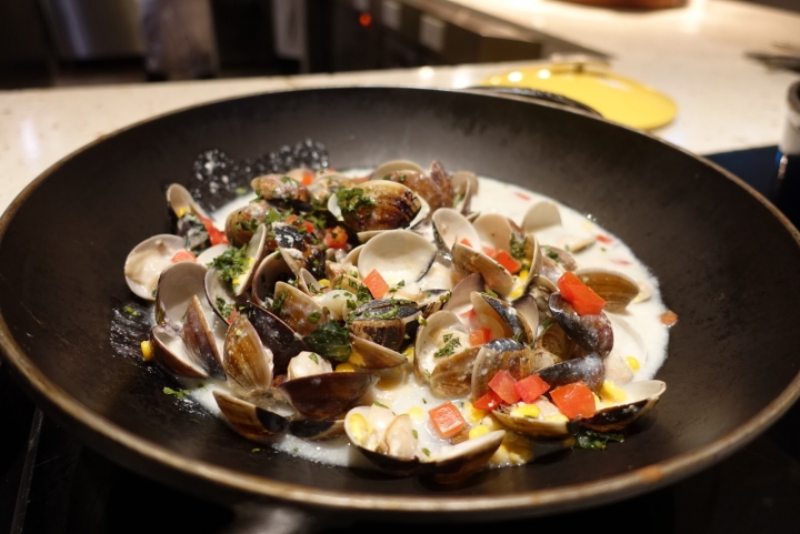 [食記] W Hotel。The Kitchen Table 西餐廳。信義區裡的時尚Buffet--周日菜色!